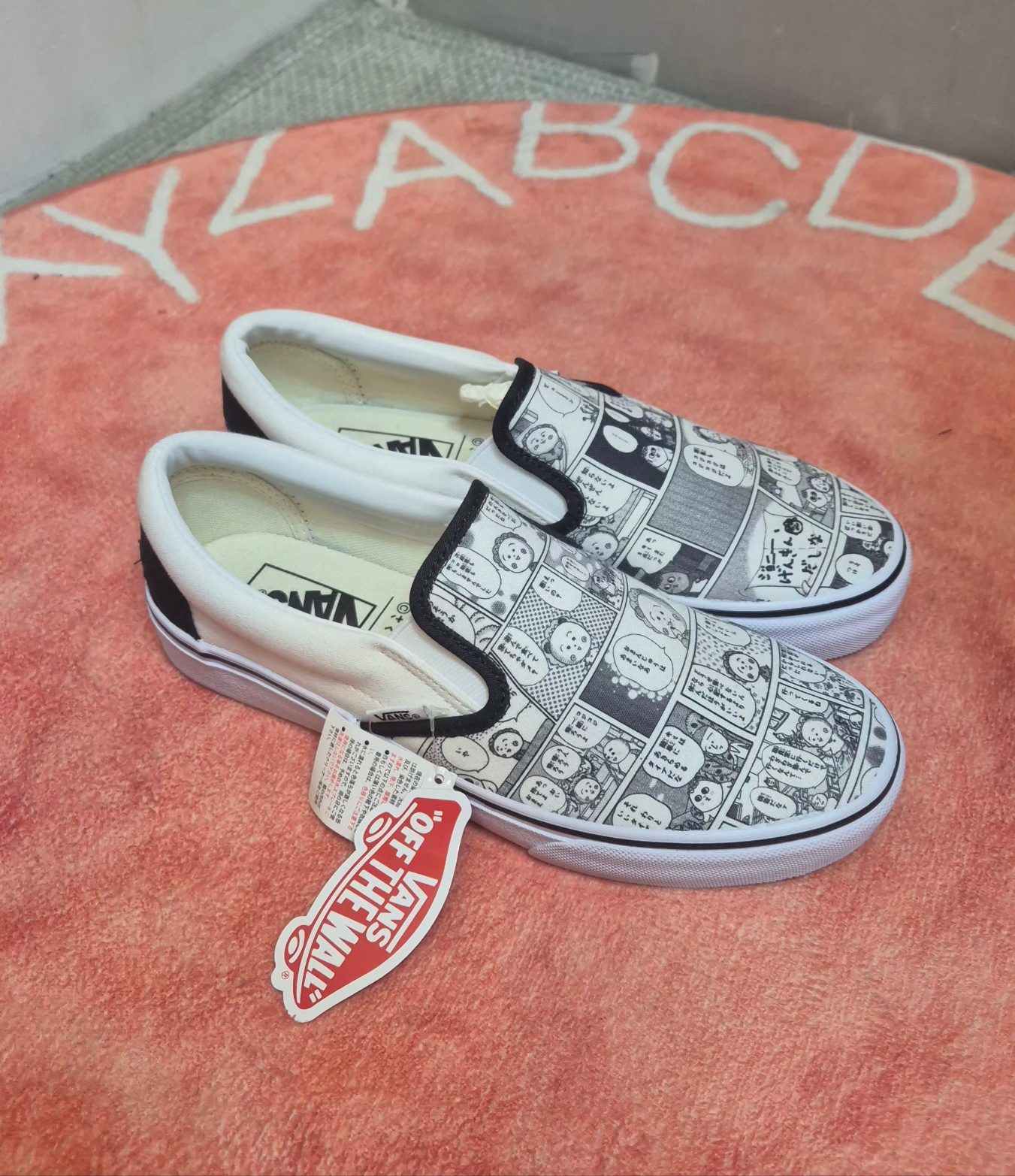 Vans x MOMOKO SAKURA 슬립온 (코지코지 코믹 프린트, 일본 한정) 2