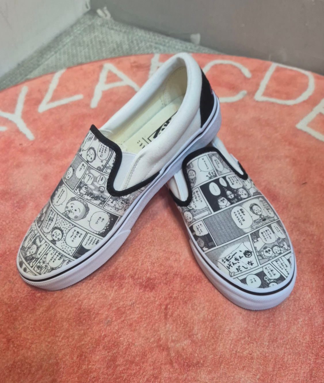 Vans x MOMOKO SAKURA 슬립온 (코지코지 코믹 프린트, 일본 한정)